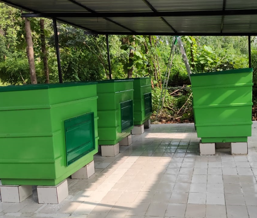 Rich results on Google's SERP when searching for 'Eartha community composter from Endlessly Green', 'Eartha organic waste converter', OWC for composting, composter, large composter